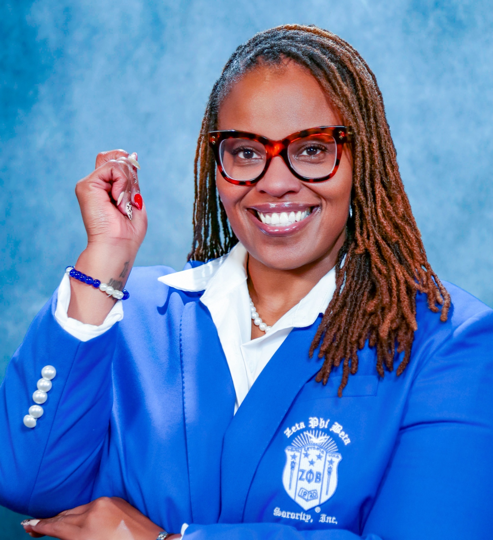 LaTanya Michelle – Zeta Phi Beta portrait, gesturing